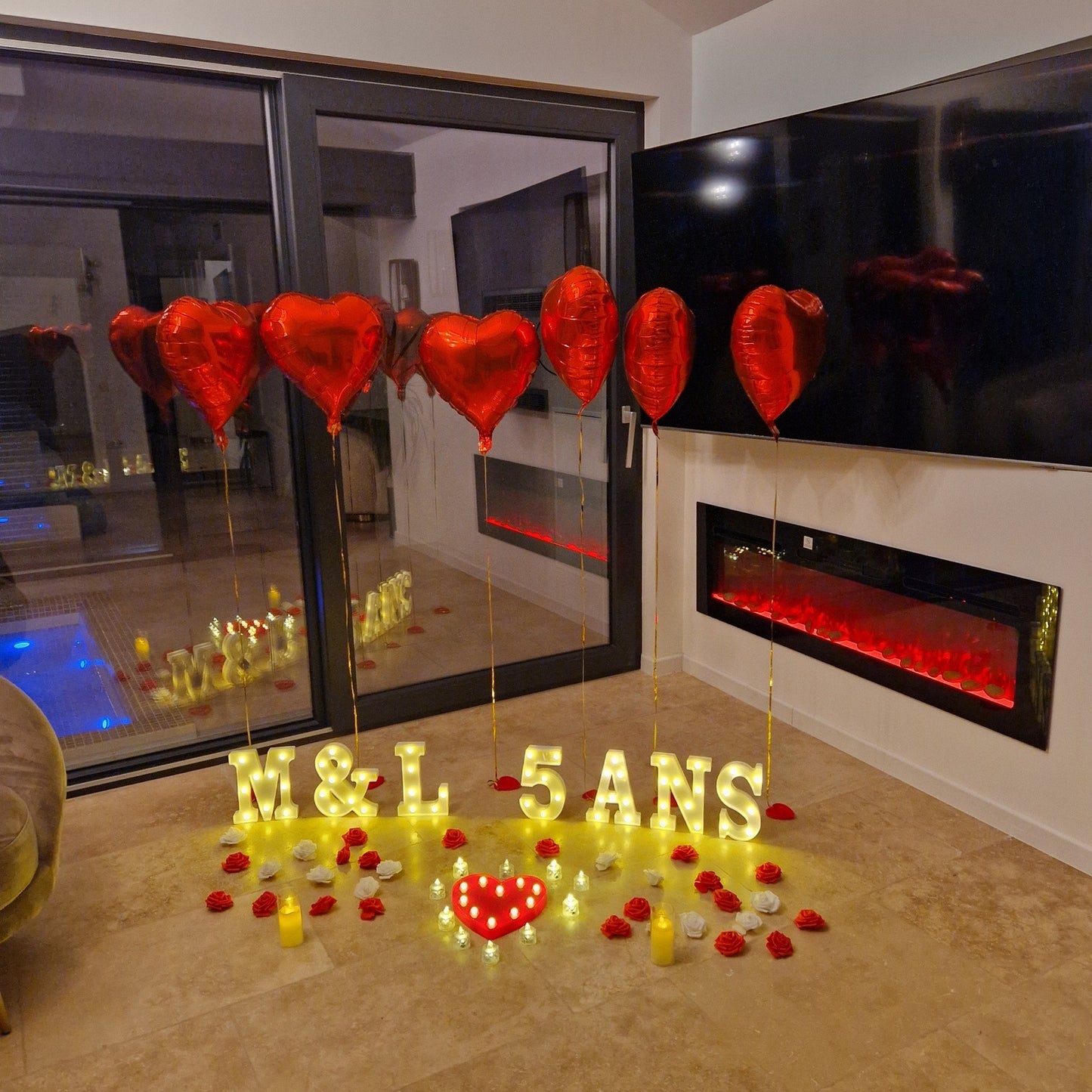 💘 La Déclaration : Mise en scène romantique personnalisable pour lui déclarer votre flamme