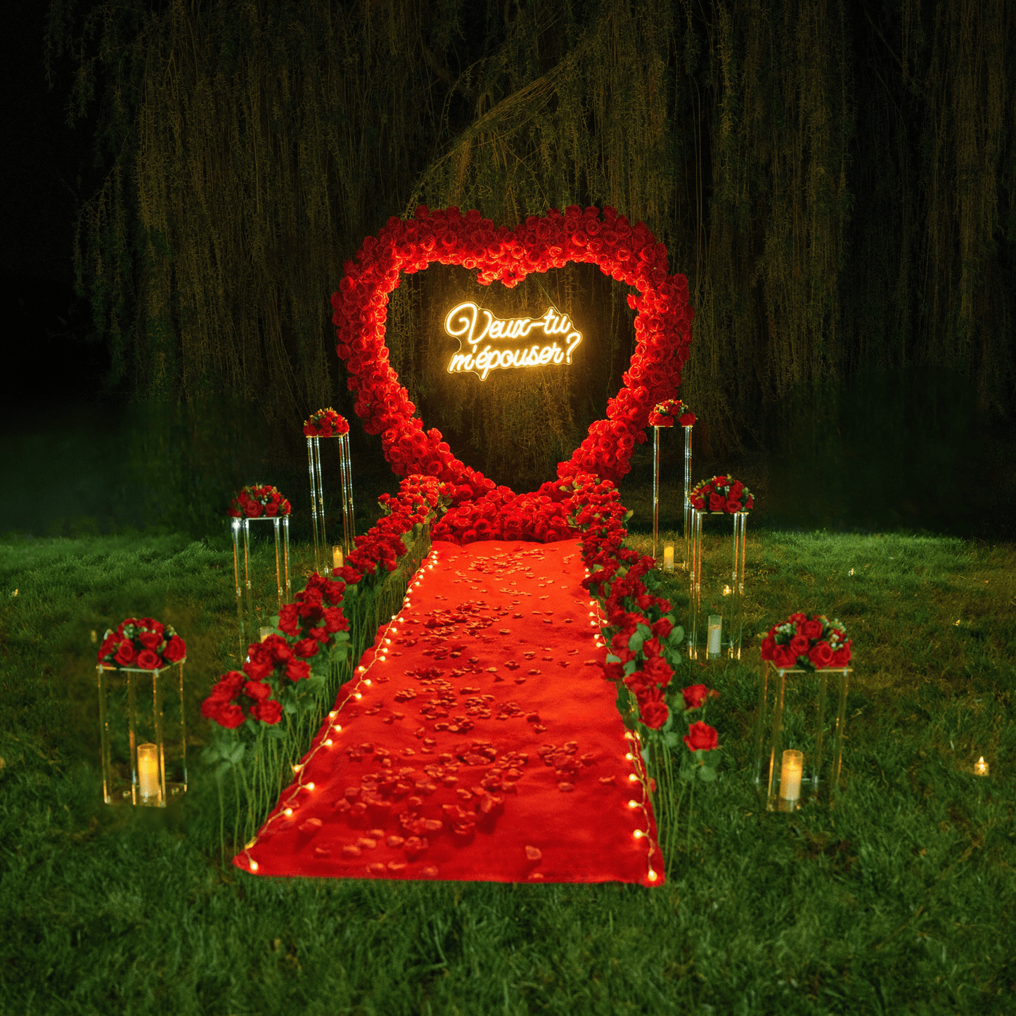 🌹 California : Arche en cœur à fleurs blanches ou rouges avec panneau LED et chemin de roses