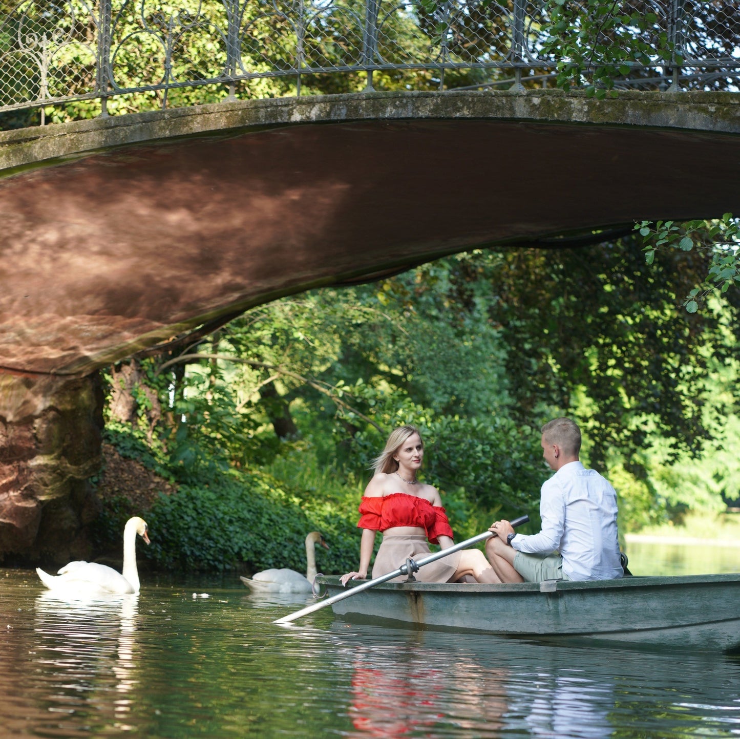 🌳 Promenade en barque et brunch chic sur l'herbe au Parc de l'Orangerie