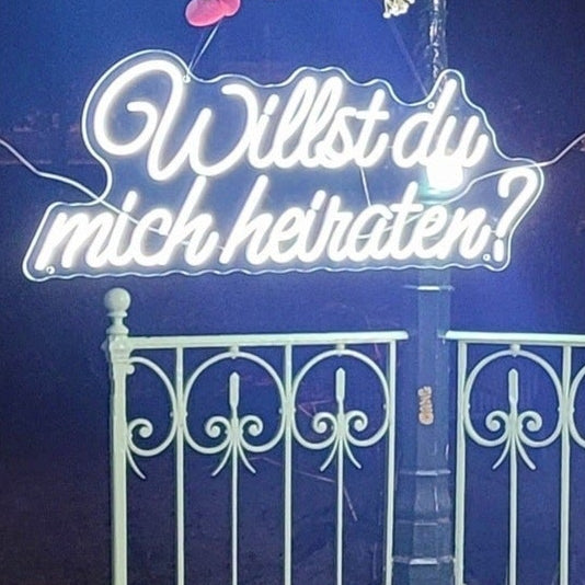 💓 Émotion : Arche en cœur fleuri avec lettres géantes MARRY ME