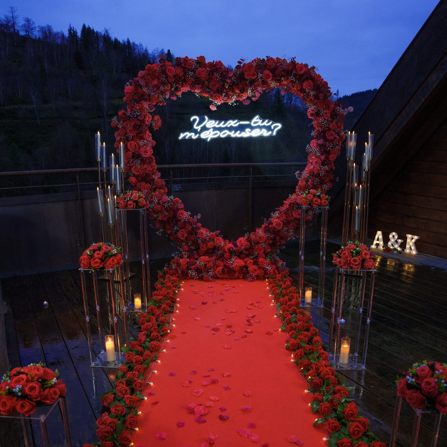 🌹California : Arche en cœur à fleurs blanches ou rouges avec panneau LED et chemin de roses