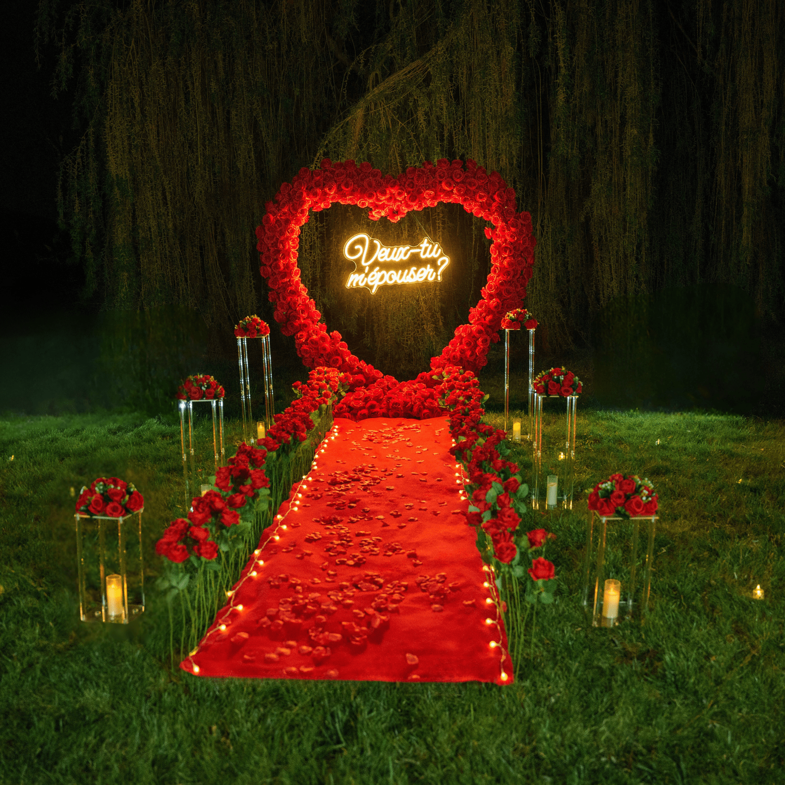 🌹 California : Arche en cœur à fleurs blanches ou rouges avec panneau LED et chemin de roses