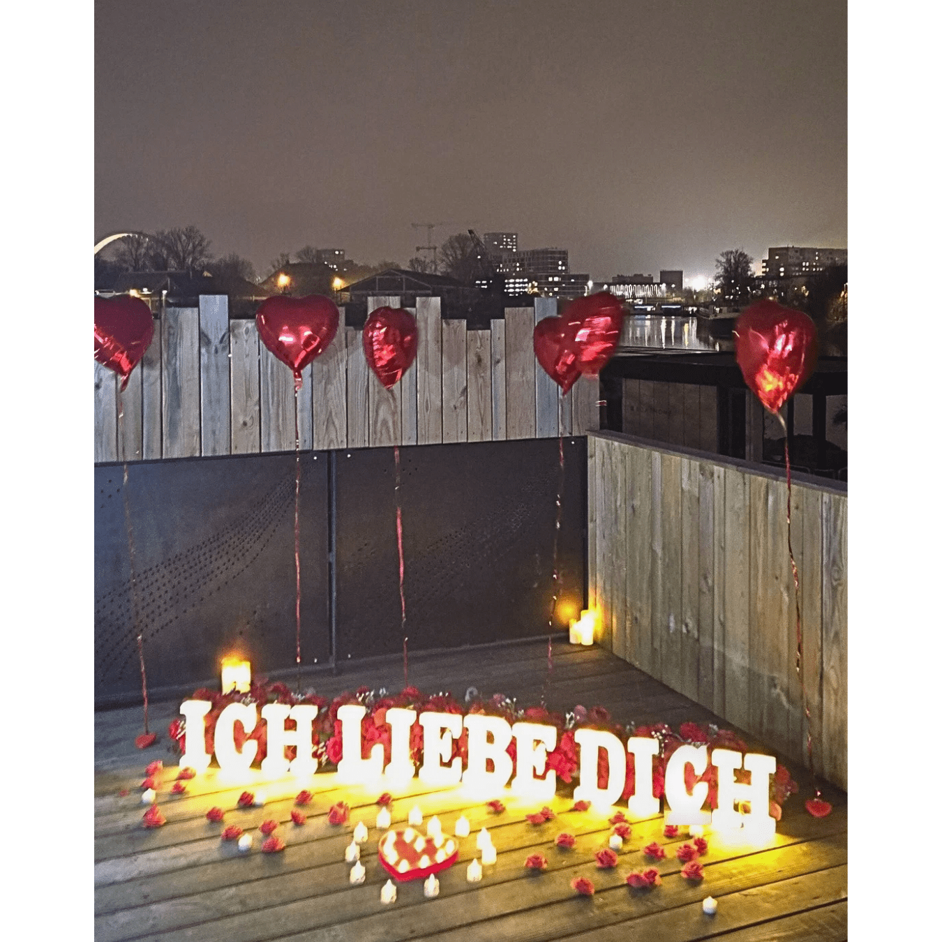 💘 La Déclaration : Mise en scène romantique personnalisable pour lui déclarer votre flamme